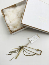 Load images into the gallery viewer,Anne number of OMEKASHI Texture Bar Pin VB 316224