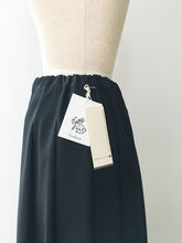 Load images into the gallery viewer,Anne number of OMEKASHI Wool Tropical Tuck Skirt SARAHWEAR C21558