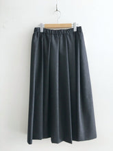 Load images into the gallery viewer,Anne number of OMEKASHI Wool Tropical Tuck Skirt SARAHWEAR C21558