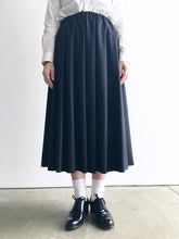 Load images into the gallery viewer,Anne number of OMEKASHI Wool Tropical Tuck Skirt SARAHWEAR C21558