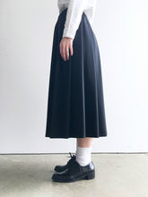 Load images into the gallery viewer,Anne number of OMEKASHI Wool Tropical Tuck Skirt SARAHWEAR C21558