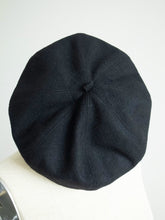 画像をギャラリービューアに読み込む, Anne number of 21「あの、ベレー帽」ブラック  by YARMO