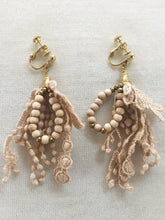 画像をギャラリービューアに読み込む, Anne number of OMEKASHI 23 Botanical Dyed Lace Earrings & Ear clips by Vlas Blomme/shfy