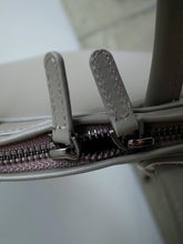 画像をギャラリービューアに読み込む, Anne number of OMEKASHI ボストンバッグ by ANVOCOEUR  AC19402