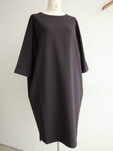 Load images into the gallery viewer,Anne number of OMEKASHI Cocoon dress TRAVAIL MANUEL TM3002-192