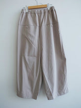 Load images into the gallery viewer,Anne number of OMEKASHI Spima Cotton Tencel Pants tumugu TB19434