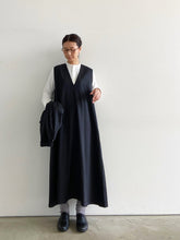 Load images into the gallery viewer,Anne number of OMEKASHI Sleeveless V-neck wide dress Honnete