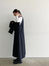 Load images into the gallery viewer,Anne number of OMEKASHI Sleeveless V-neck wide dress Honnete