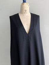 Load images into the gallery viewer,Anne number of OMEKASHI Sleeveless V-neck wide dress Honnete