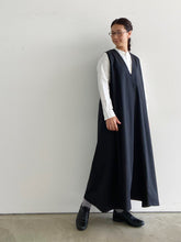 Load images into the gallery viewer,Anne number of OMEKASHI Sleeveless V-neck wide dress Honnete
