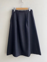 Load images into the gallery viewer,Anne number of OMEKASHI"Skirt that looks neat"by ina