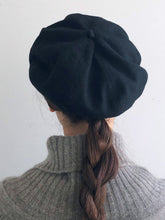 Load images into the gallery viewer,Anne number of 21&quot;That beret&quot;Black by YARMO
