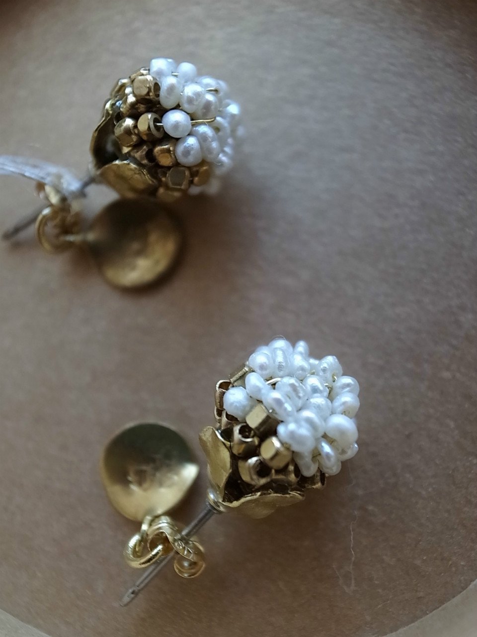 Anne number of OMEKASHI Pearl Sphere Earrings by Vlas Blomme 315623