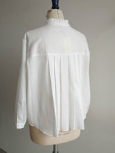 Load images into the gallery viewer,Anne number of OMEKASHI cotton satin blouse tumugu TB19435
