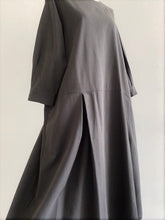 Load images into the gallery viewer,Anne number of OMEKASHI Spima Cotton Tencel Dress tumugu TB20354

