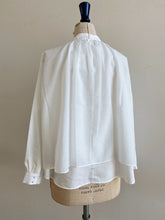 Load images into the gallery viewer,Anne number of OMEKASHI cotton high neck pullover blouse by tumugu TB20436/shfy

